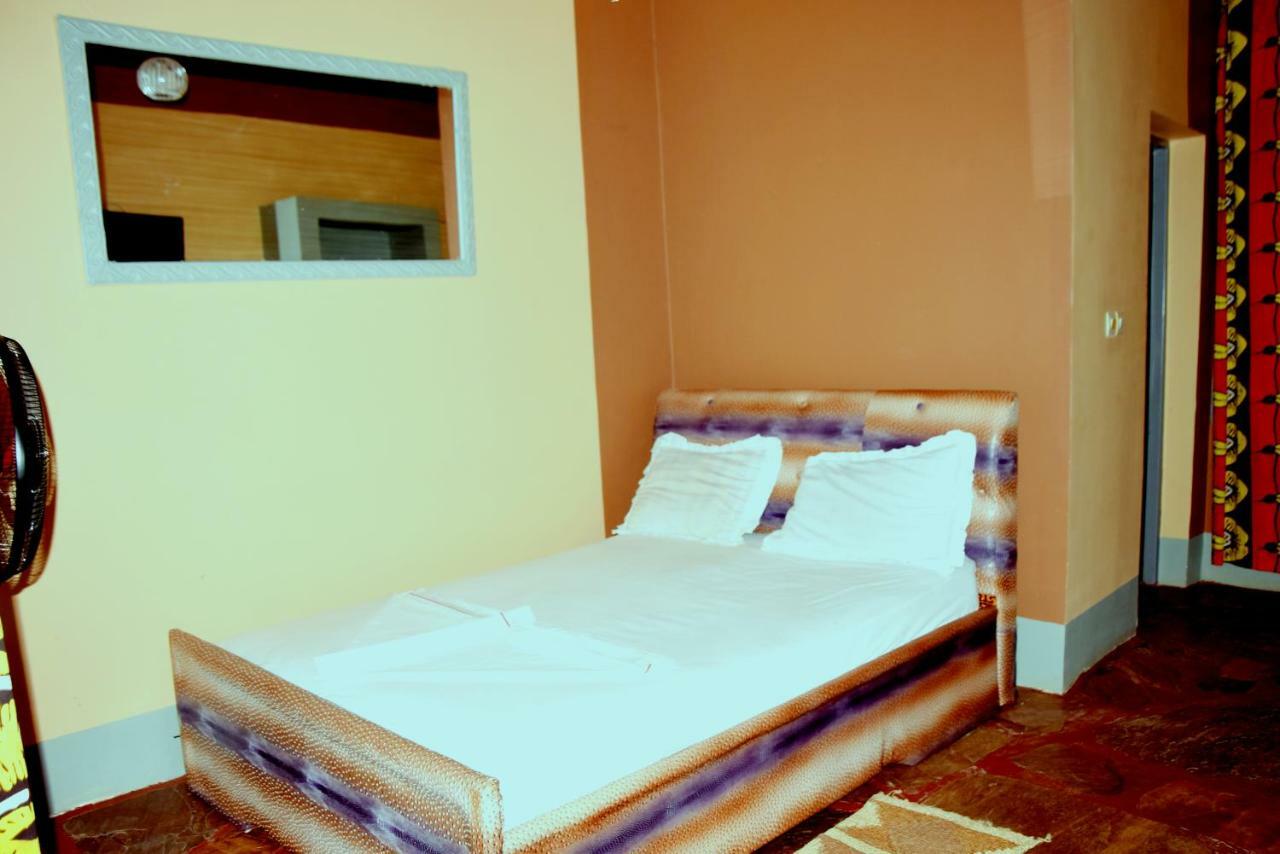 Saint Blaise Hotel Gatumba Quarto foto